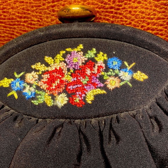Vintage Virginia Art needle point handbag - Picture 2 of 7
